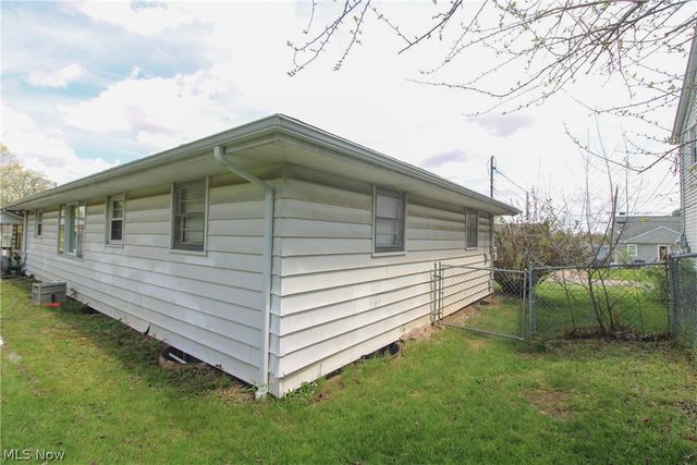 66 S Beverly Avenue, Austintown, OH 44515