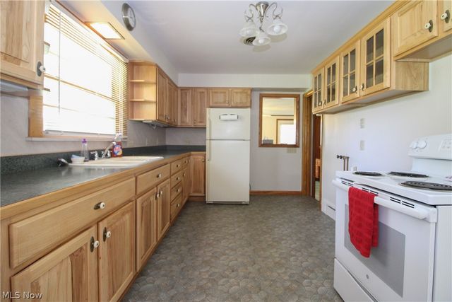 66 S Beverly Avenue, Austintown, OH 44515