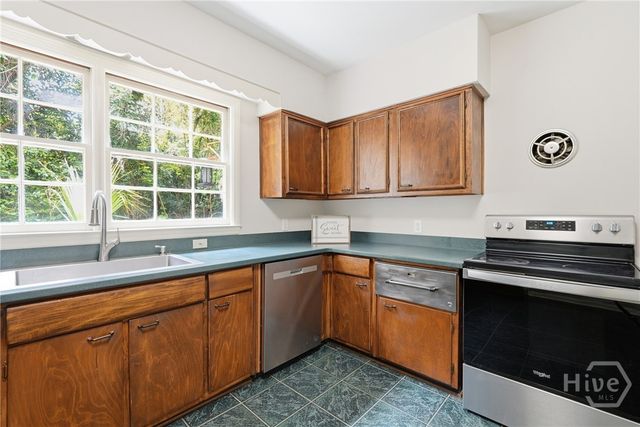 5729 Colonial Drive, Savannah, GA 31406