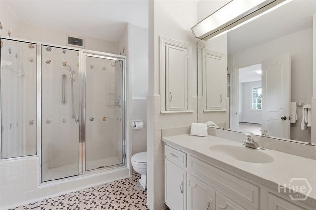5729 Colonial Drive, Savannah, GA 31406