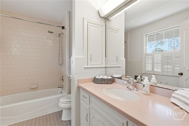 5729 Colonial Drive, Savannah, GA 31406