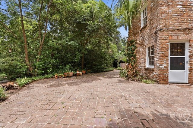 5729 Colonial Drive, Savannah, GA 31406