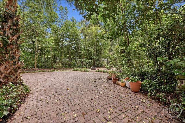 5729 Colonial Drive, Savannah, GA 31406