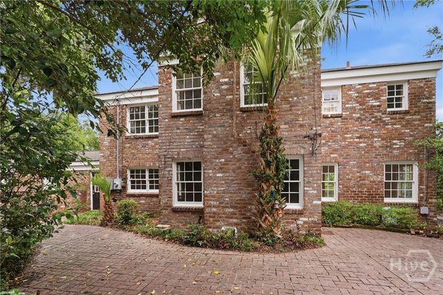 5729 Colonial Drive, Savannah, GA 31406