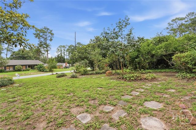 5729 Colonial Drive, Savannah, GA 31406
