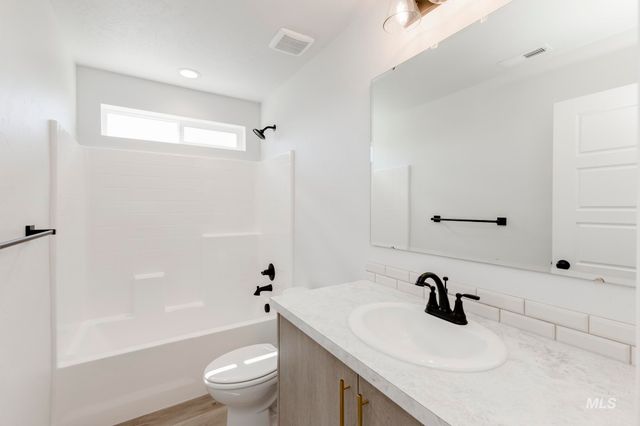 8274 E Cool River Lp, Nampa, ID 83687