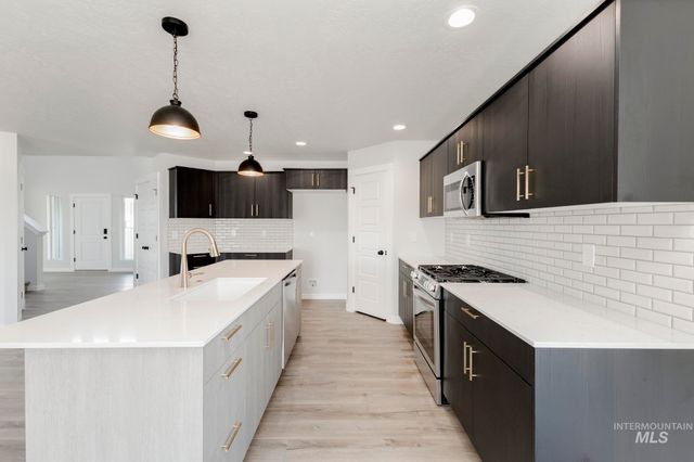 8274 E Cool River Lp, Nampa, ID 83687