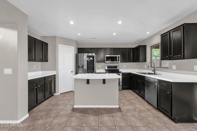 29272 N YELLOW BEE Drive N, San Tan Valley, AZ 85143