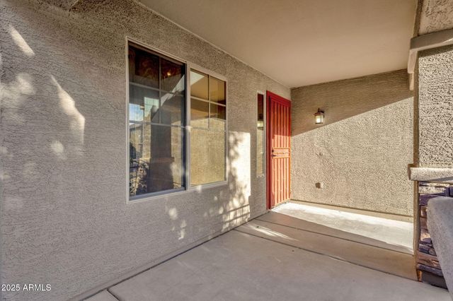 29272 N YELLOW BEE Drive N, San Tan Valley, AZ 85143