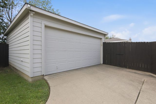 10812 Astor Drive, Fort Worth, TX 76244
