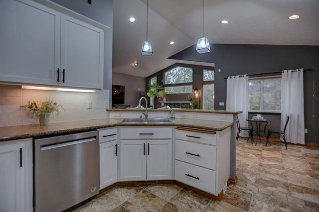 5805 N Hermosa Cir, Otis Orchards, WA 99027