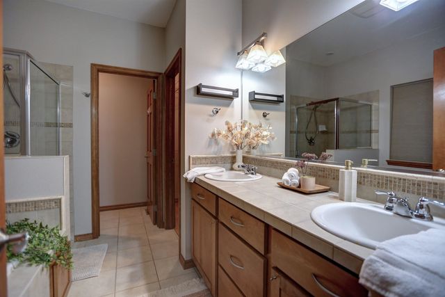 5805 N Hermosa Cir, Otis Orchards, WA 99027