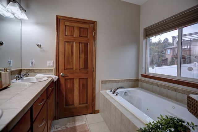 5805 N Hermosa Cir, Otis Orchards, WA 99027