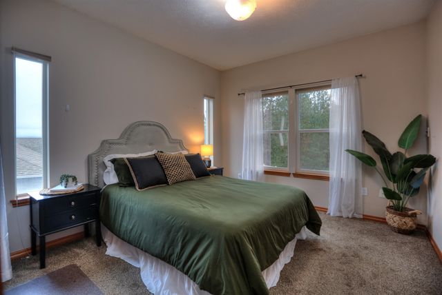 5805 N Hermosa Cir, Otis Orchards, WA 99027