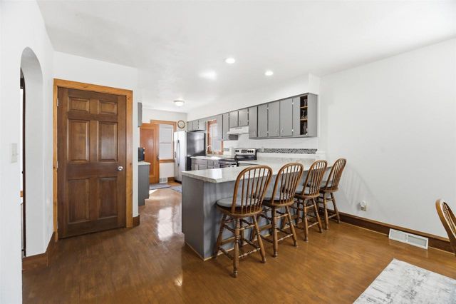 1306 S LAWE STREET, Appleton, WI 54915