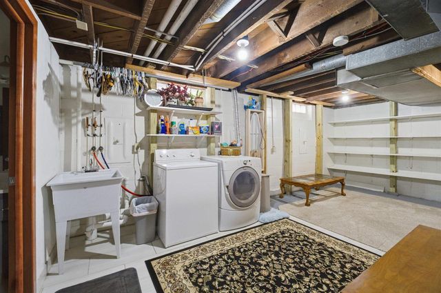 1306 S LAWE STREET, Appleton, WI 54915