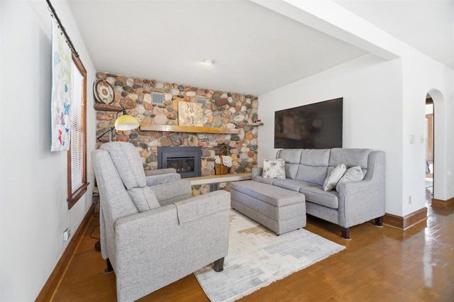 1306 S LAWE STREET, Appleton, WI 54915