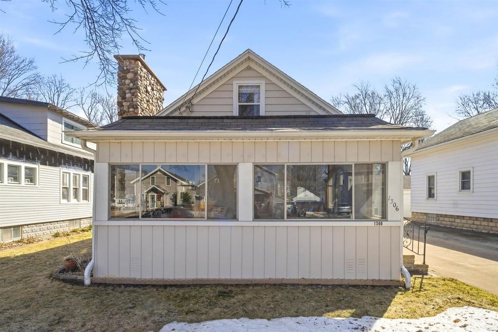 1306 S LAWE STREET, Appleton, WI 54915