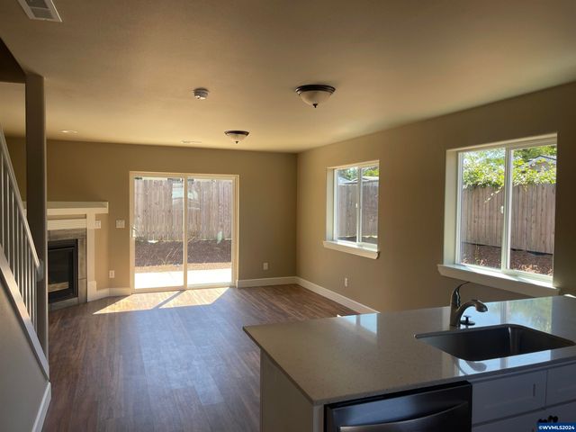 3730 Peter Ln NE, Salem, OR 97305