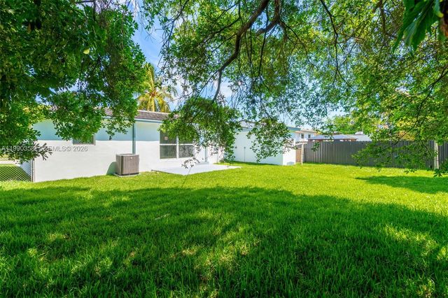 110 NE 171st St, North Miami Beach, FL 33162