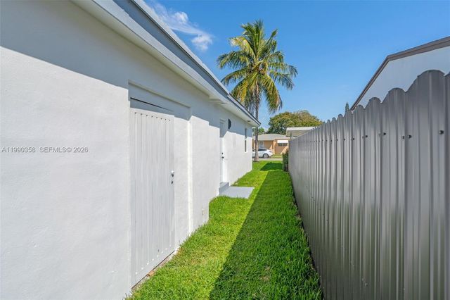 110 NE 171st St, North Miami Beach, FL 33162