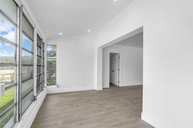 110 NE 171st St, North Miami Beach, FL 33162