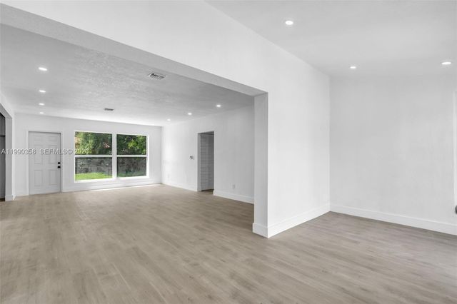 110 NE 171st St, North Miami Beach, FL 33162