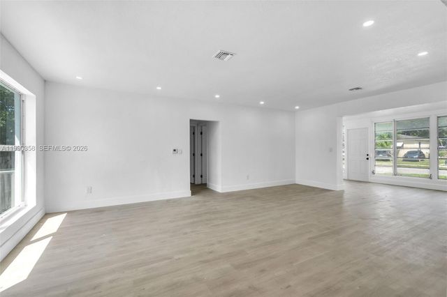 110 NE 171st St, North Miami Beach, FL 33162