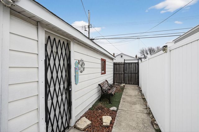 3446 W 74th Street, Chicago, IL 60629