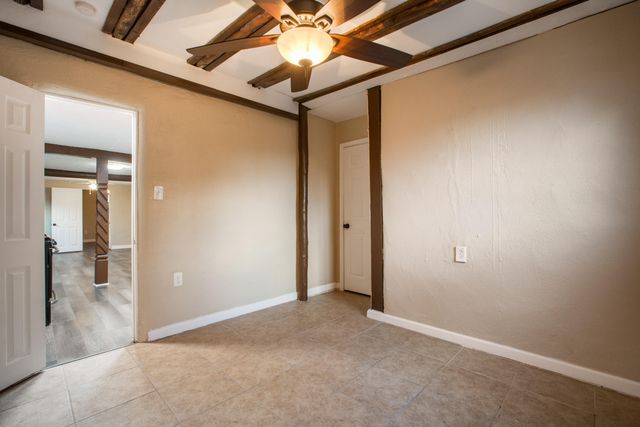 5201 Grande Drive NW, Albuquerque, NM 87107