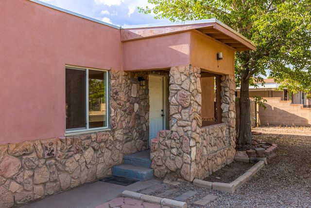 5201 Grande Drive NW, Albuquerque, NM 87107