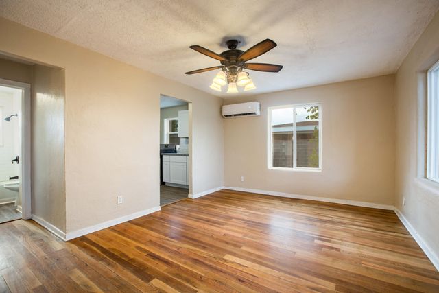 5201 Grande Drive NW, Albuquerque, NM 87107