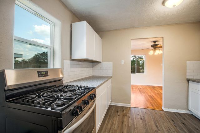 5201 Grande Drive NW, Albuquerque, NM 87107