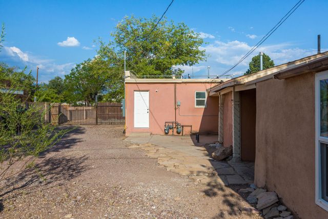 5201 Grande Drive NW, Albuquerque, NM 87107