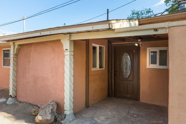 5201 Grande Drive NW, Albuquerque, NM 87107