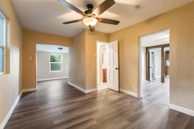 5201 Grande Drive NW, Albuquerque, NM 87107