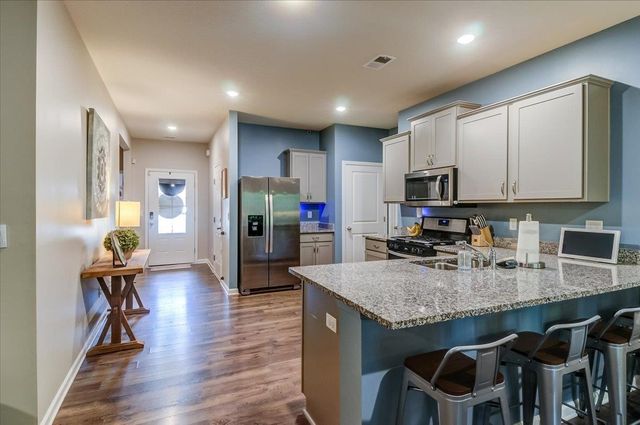 425 COLONIAL HEIGHTS DR, Munford, TN 38058