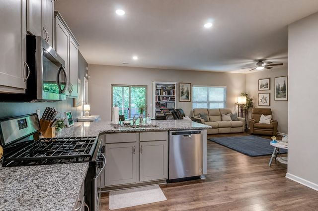 425 COLONIAL HEIGHTS DR, Munford, TN 38058