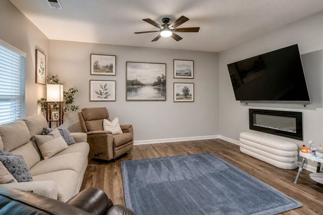 425 COLONIAL HEIGHTS DR, Munford, TN 38058