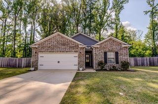 425 COLONIAL HEIGHTS DR, Munford, TN 38058