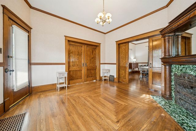 1919 W Douglas Ave, Wichita, KS 67213