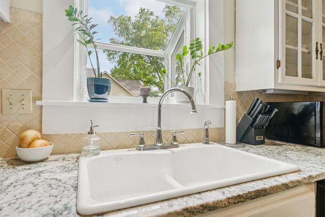 1919 W Douglas Ave, Wichita, KS 67213