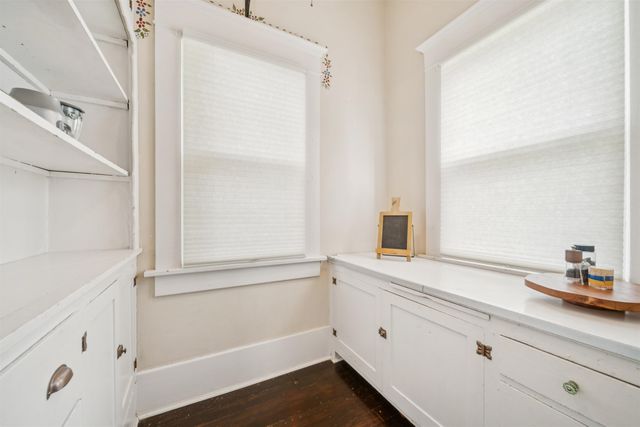 1919 W Douglas Ave, Wichita, KS 67213