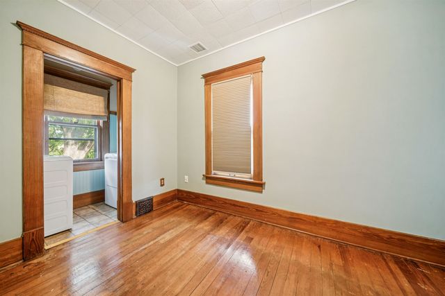 1919 W Douglas Ave, Wichita, KS 67213