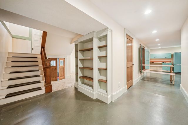 1919 W Douglas Ave, Wichita, KS 67213