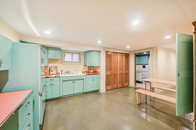 1919 W Douglas Ave, Wichita, KS 67213