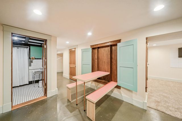 1919 W Douglas Ave, Wichita, KS 67213