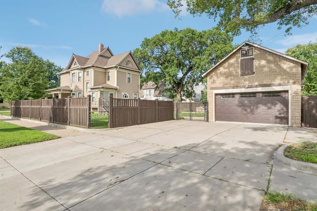 1919 W Douglas Ave, Wichita, KS 67213