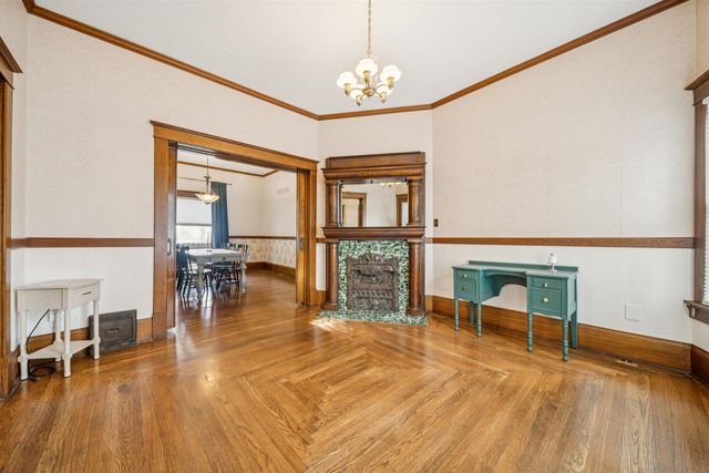 1919 W Douglas Ave, Wichita, KS 67213