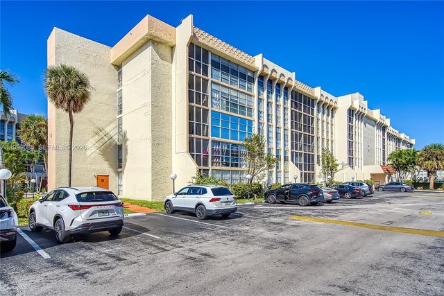 701 Three Islands Blvd 316, Hallandale Beach, FL 33009